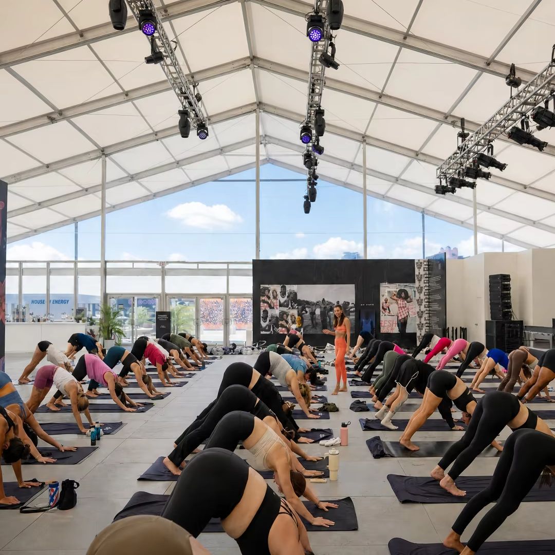 Biały aluminiowy namiot atrium – Yoga Fitness Retreat recenzja i cena
