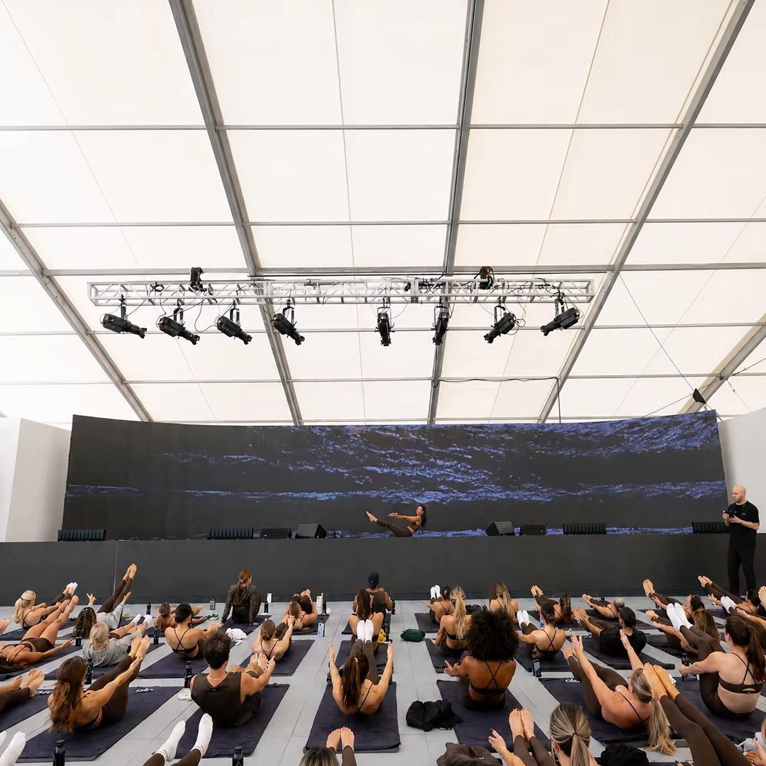 Biały aluminiowy namiot atrium – Yoga Fitness Retreat recenzja i cena